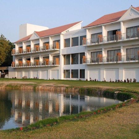 Club Mahindra Kensville Golf Resort Ahmedabad Bagian luar foto
