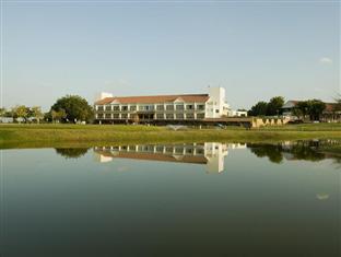 Club Mahindra Kensville Golf Resort Ahmedabad Bagian luar foto
