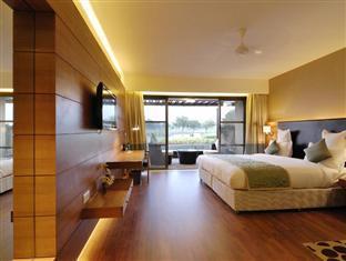 Club Mahindra Kensville Golf Resort Ahmedabad Bagian luar foto