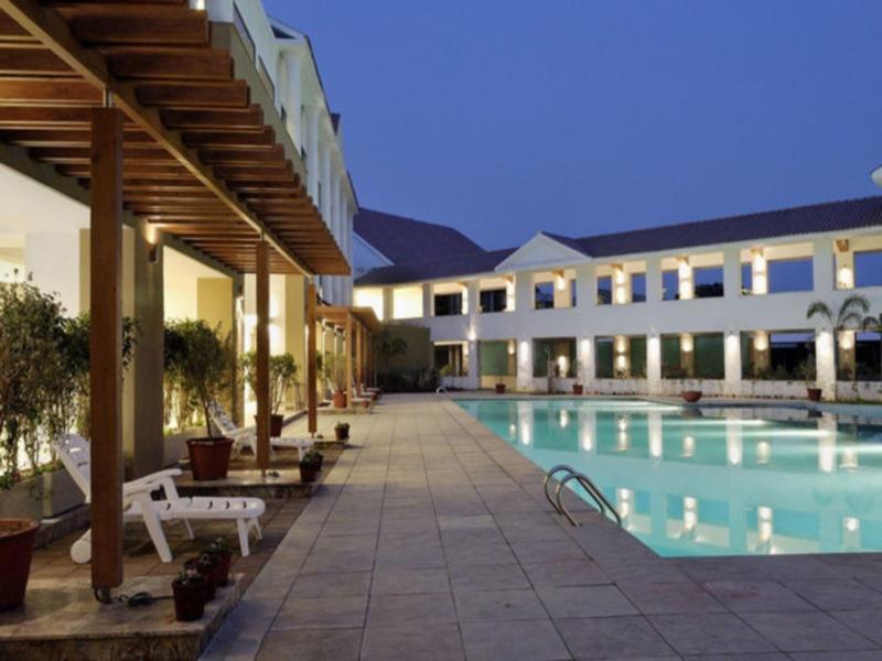 Club Mahindra Kensville Golf Resort Ahmedabad Bagian luar foto
